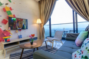 3BR D'Pristine Suite, Stunning Views & Near LEGOLAND